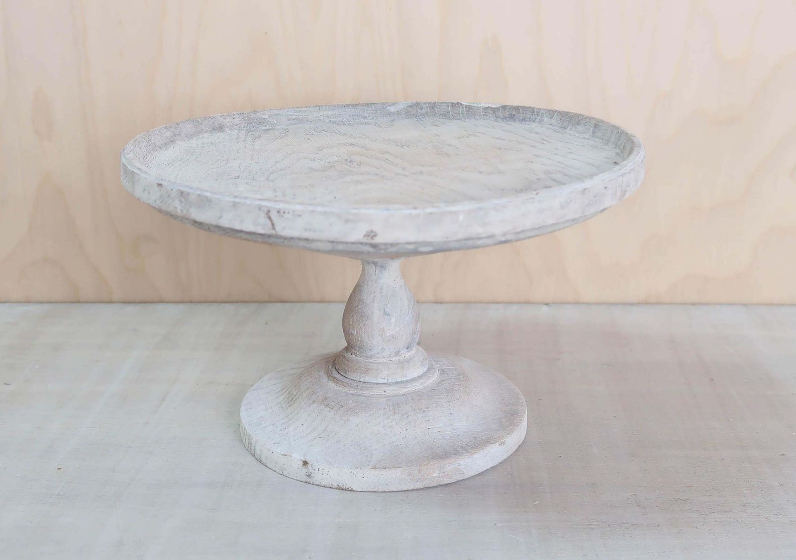 Antiek gekalkt eiken tazza. Engels, ca. 1920 photo furniture