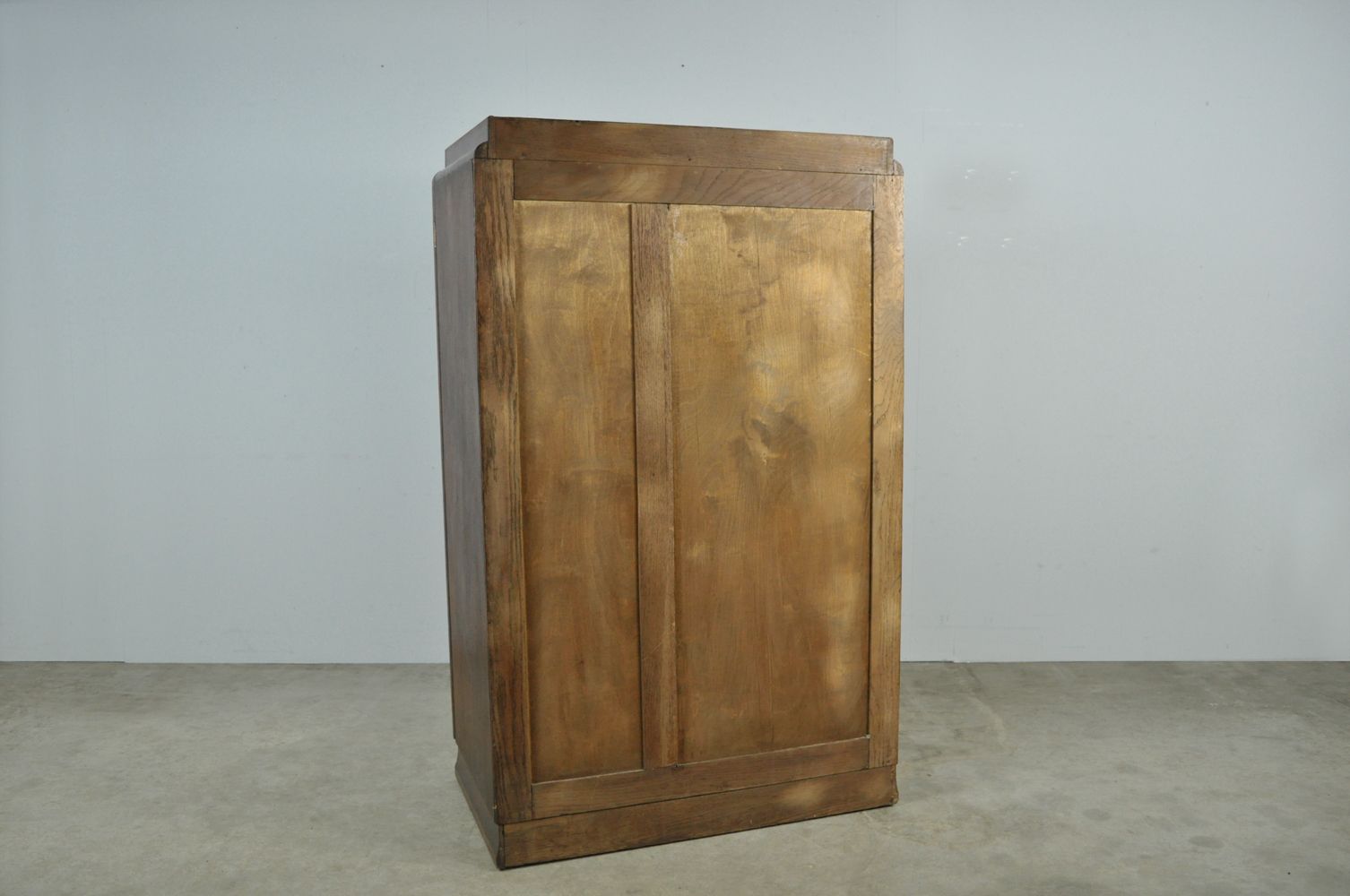 1150.0 Unieke houten kledingkast uit de jaren 1930, Art Nouveau-stijl. photo