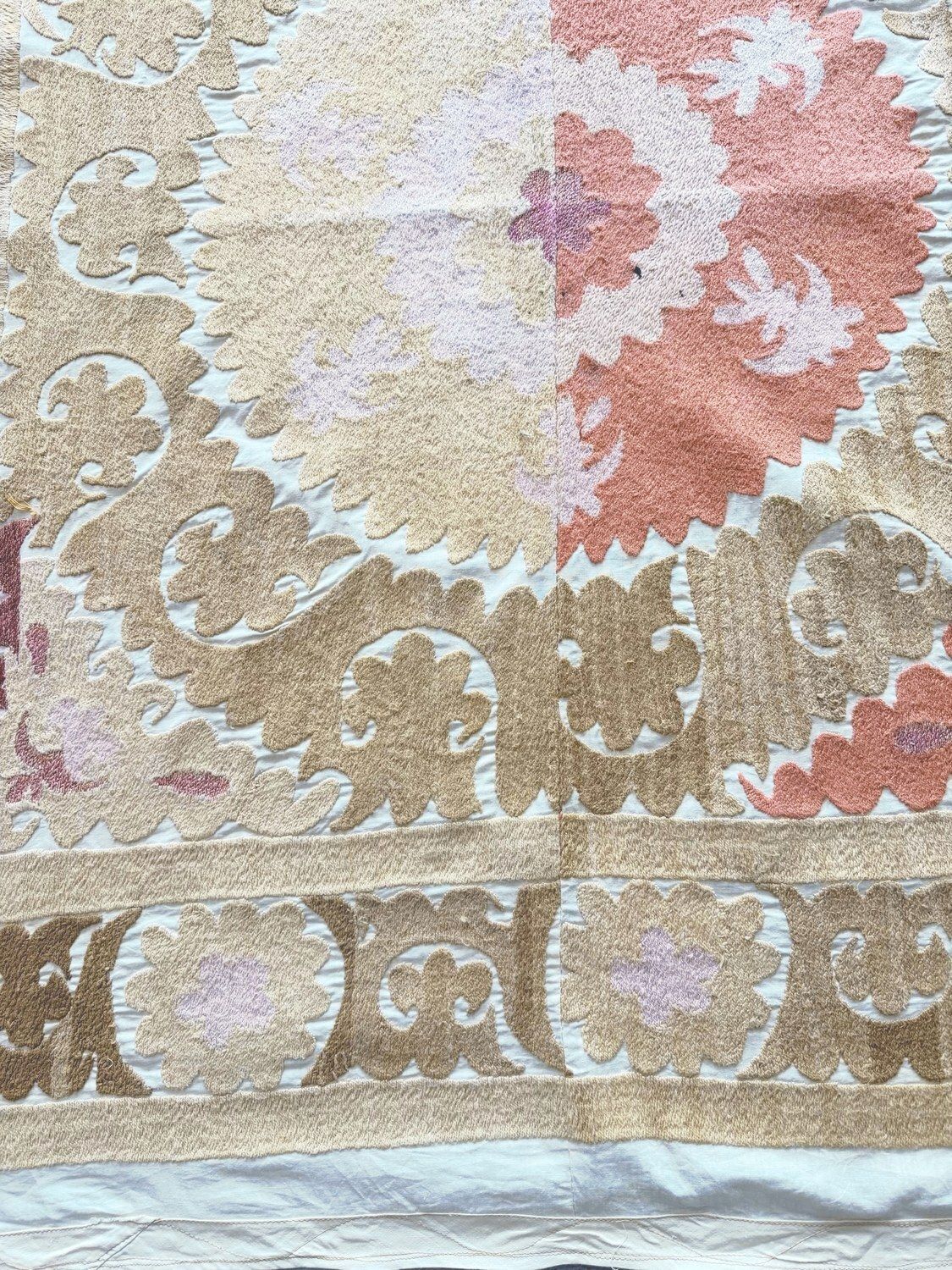 Nappe suzani beige neutre, 115 x 120 cm photo for sale
