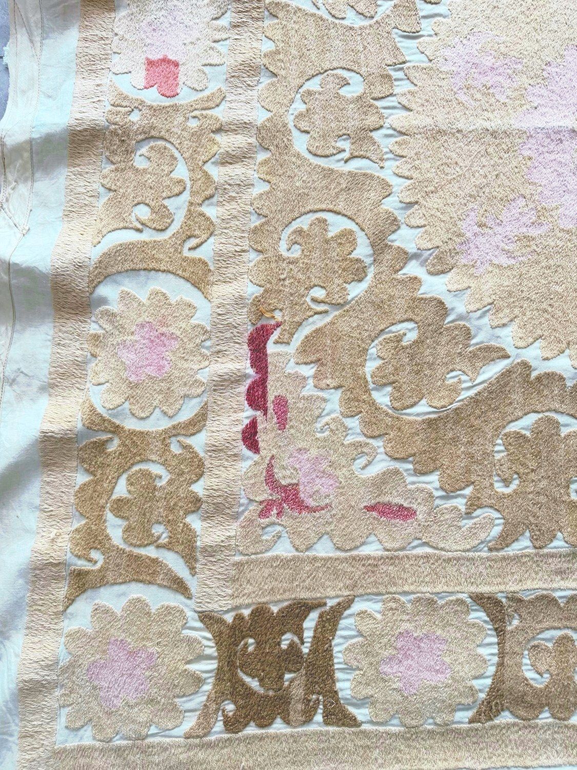 Nappe suzani beige neutre, 115 x 120 cm photo Textiles