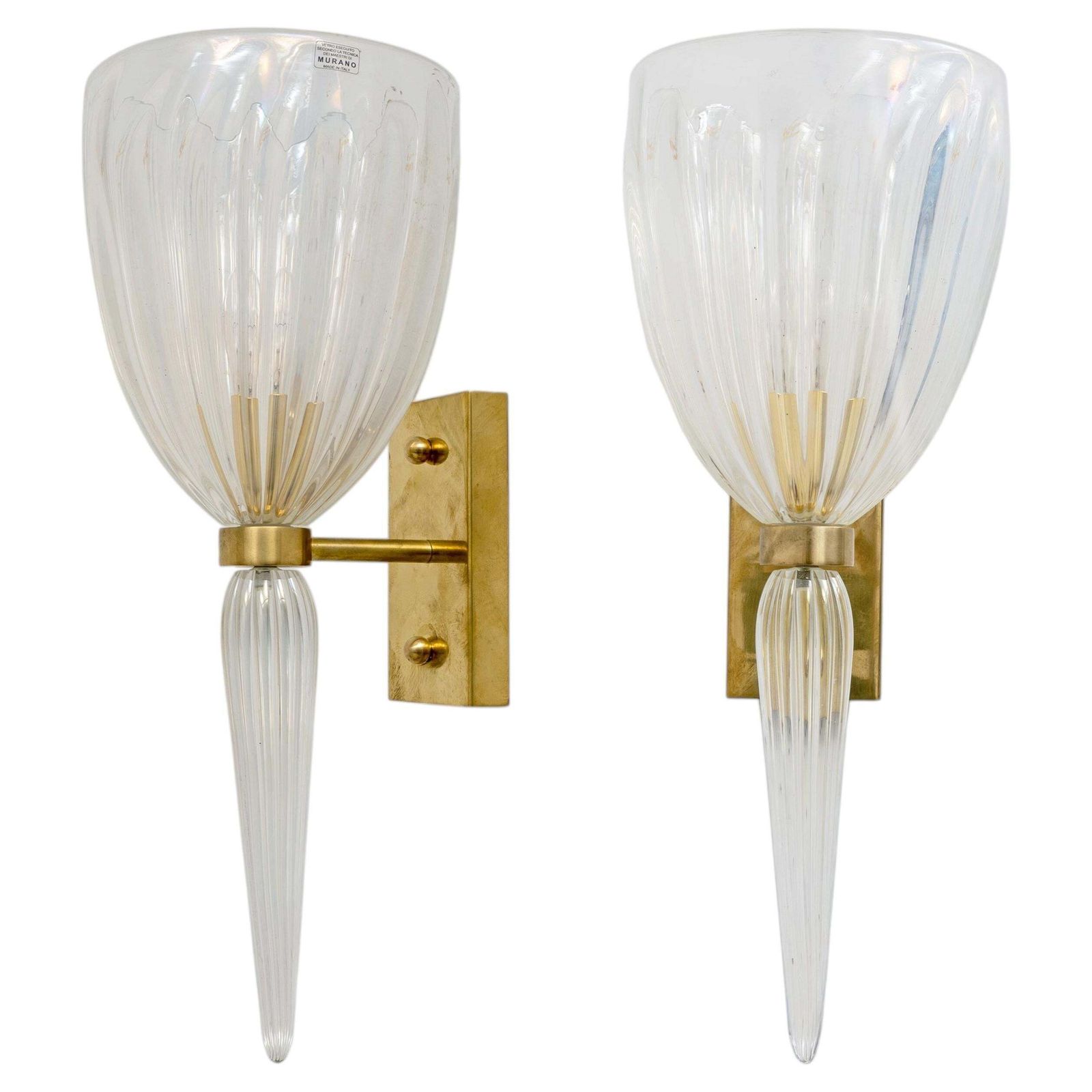 Paar Italiaanse Murano-wandlampen van iriserend glas en messing