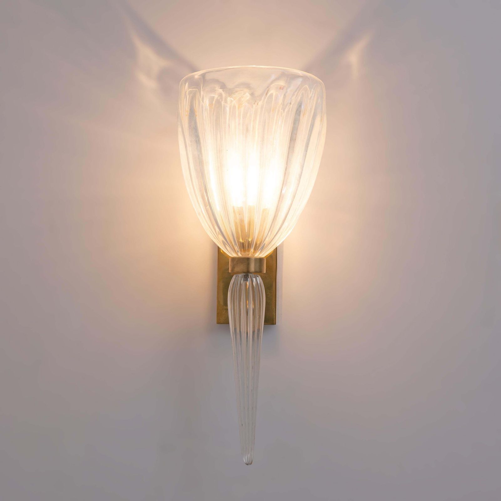 Paar Italiaanse Murano-wandlampen van iriserend glas en messing photo Verlichting