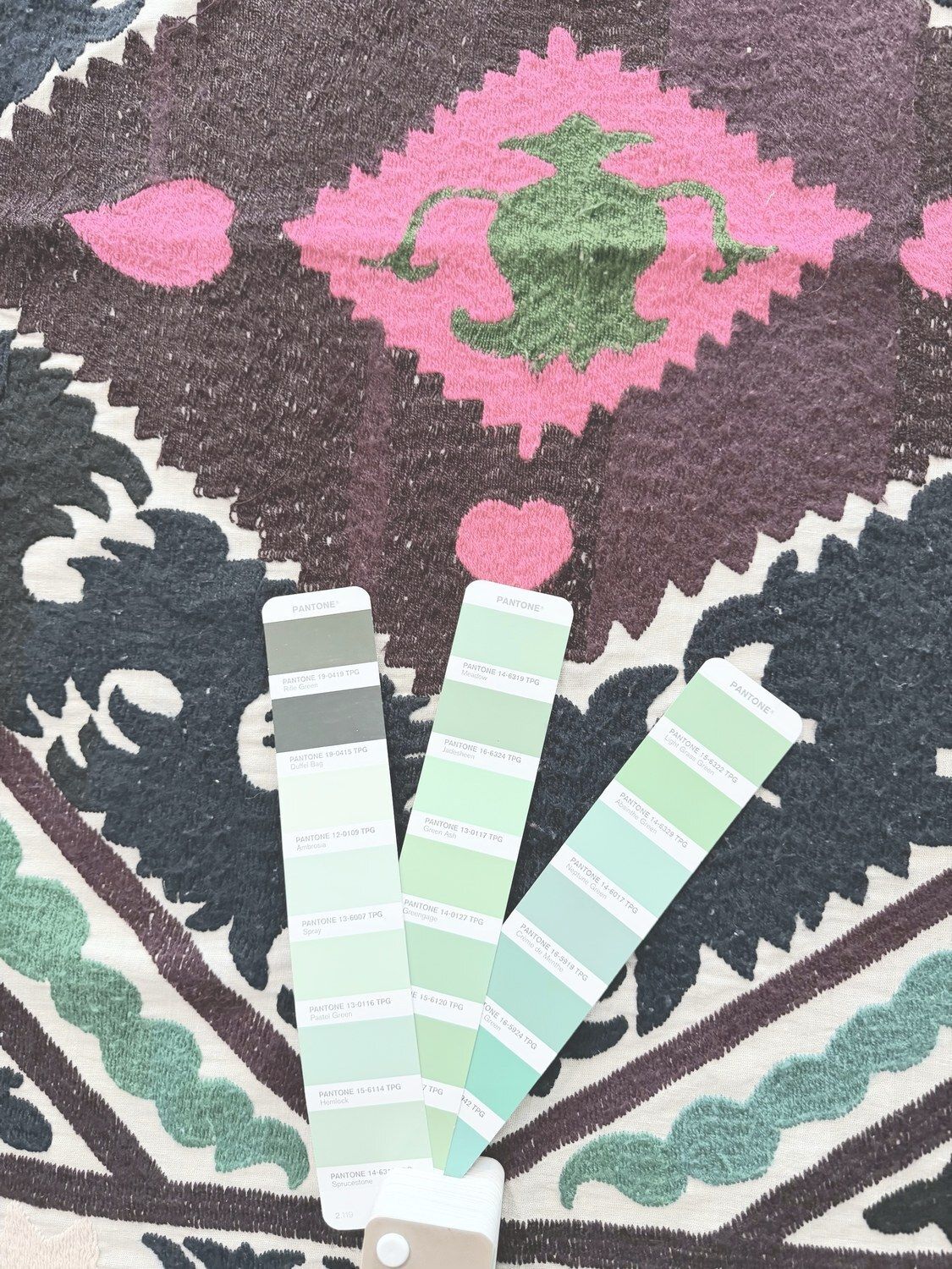 Nappe suzani des années 1960, Boukhara, 124 x 146 cm photo vintage