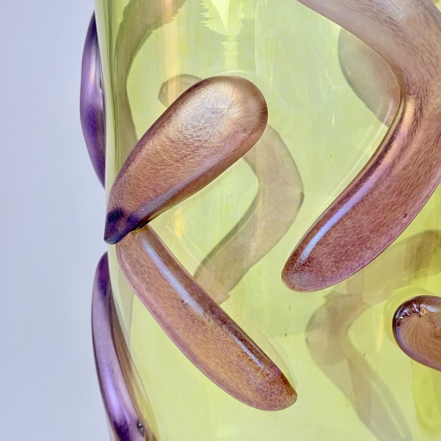 photo furniture Paire de vases en verre de Murano jaune citron à applications violettes, fin du XXe siècle