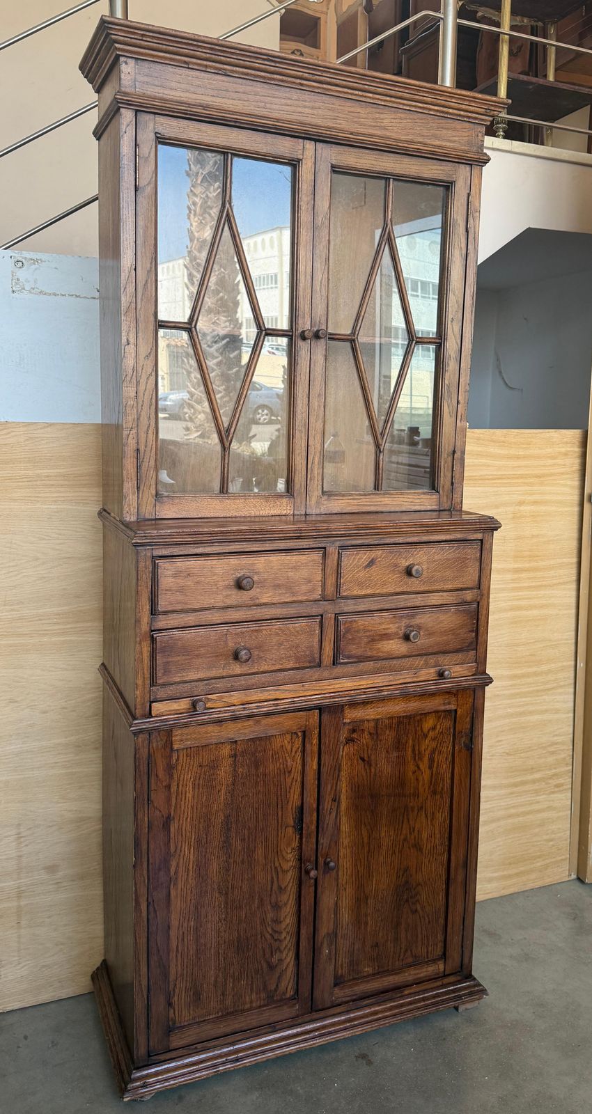 Vitrine bureau espagnole en chêne massif avec tiroirs photo for sale