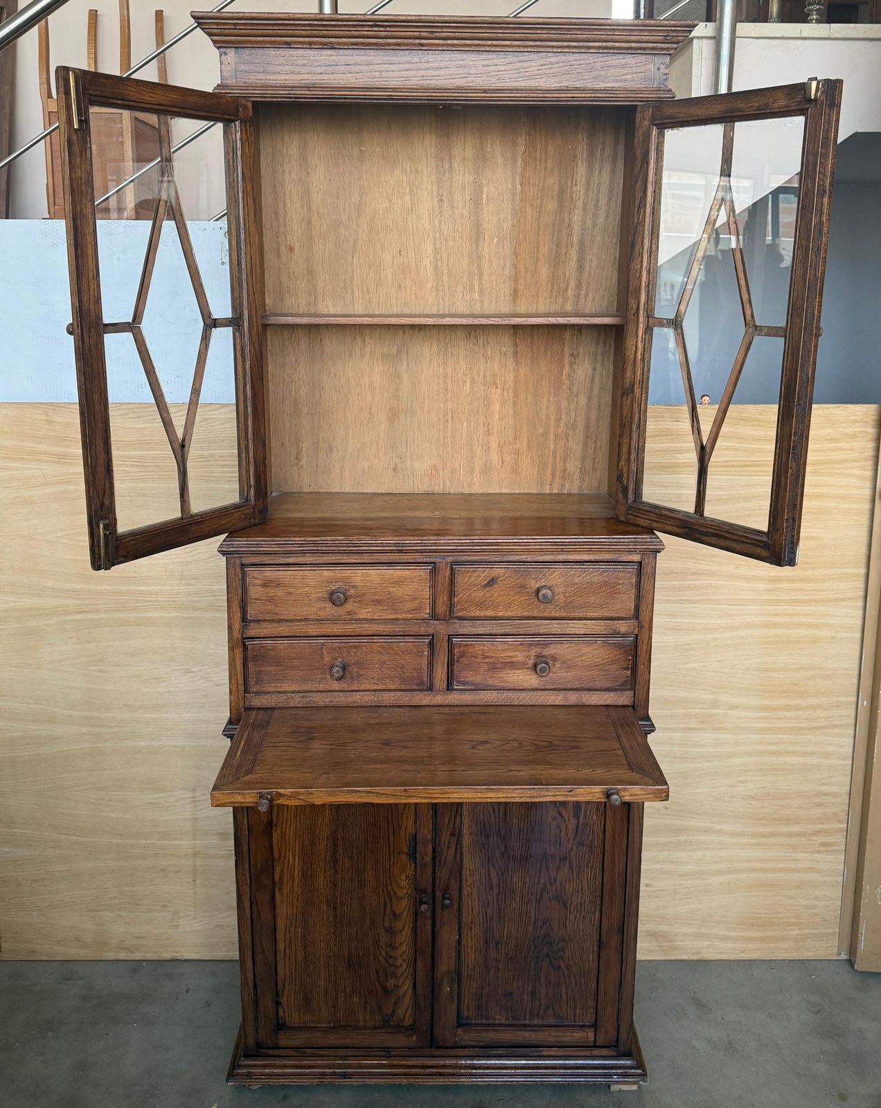 Vitrine bureau espagnole en chêne massif avec tiroirs photo vinterior