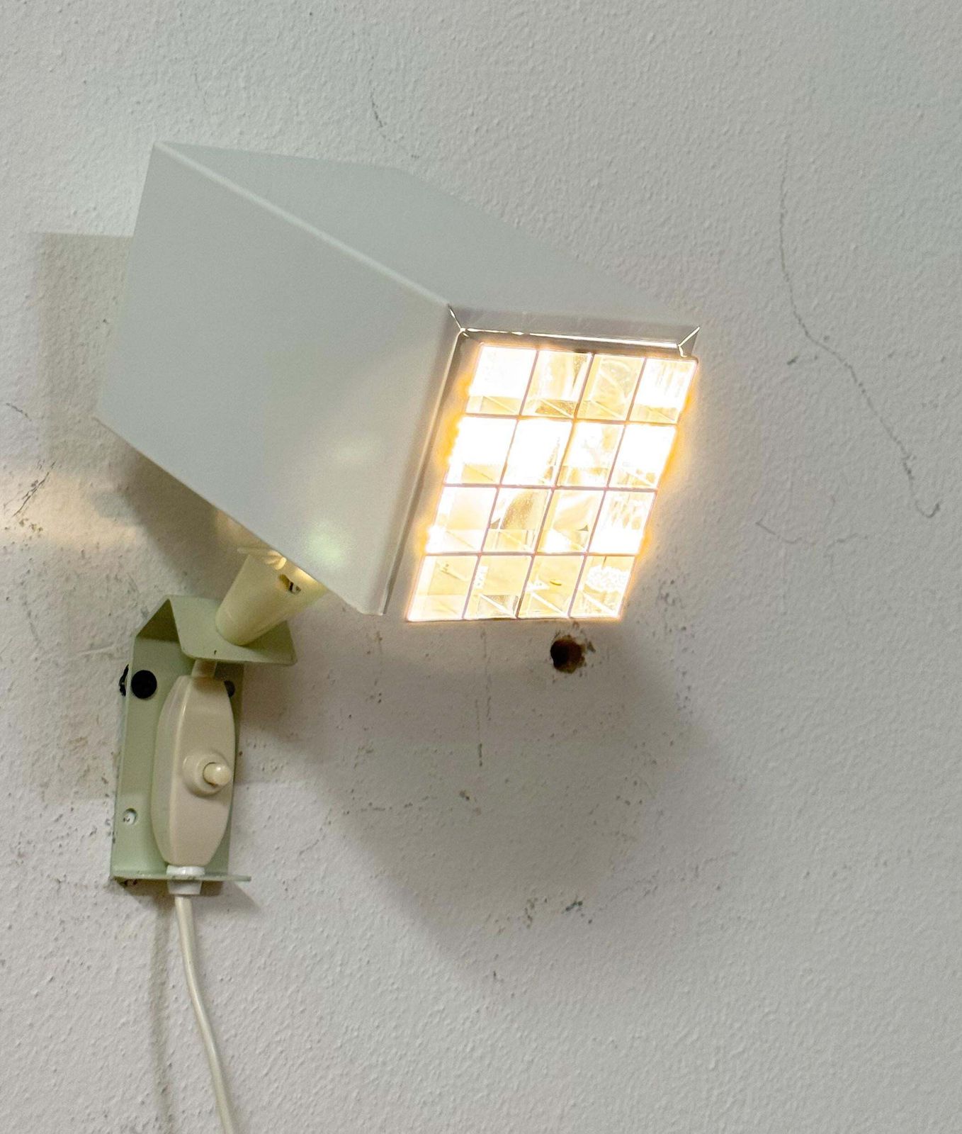 714.0 A Pair Of White Hans Agne Jakobsson Wall Lamp "Kuben" Elidus Model 7078 photo