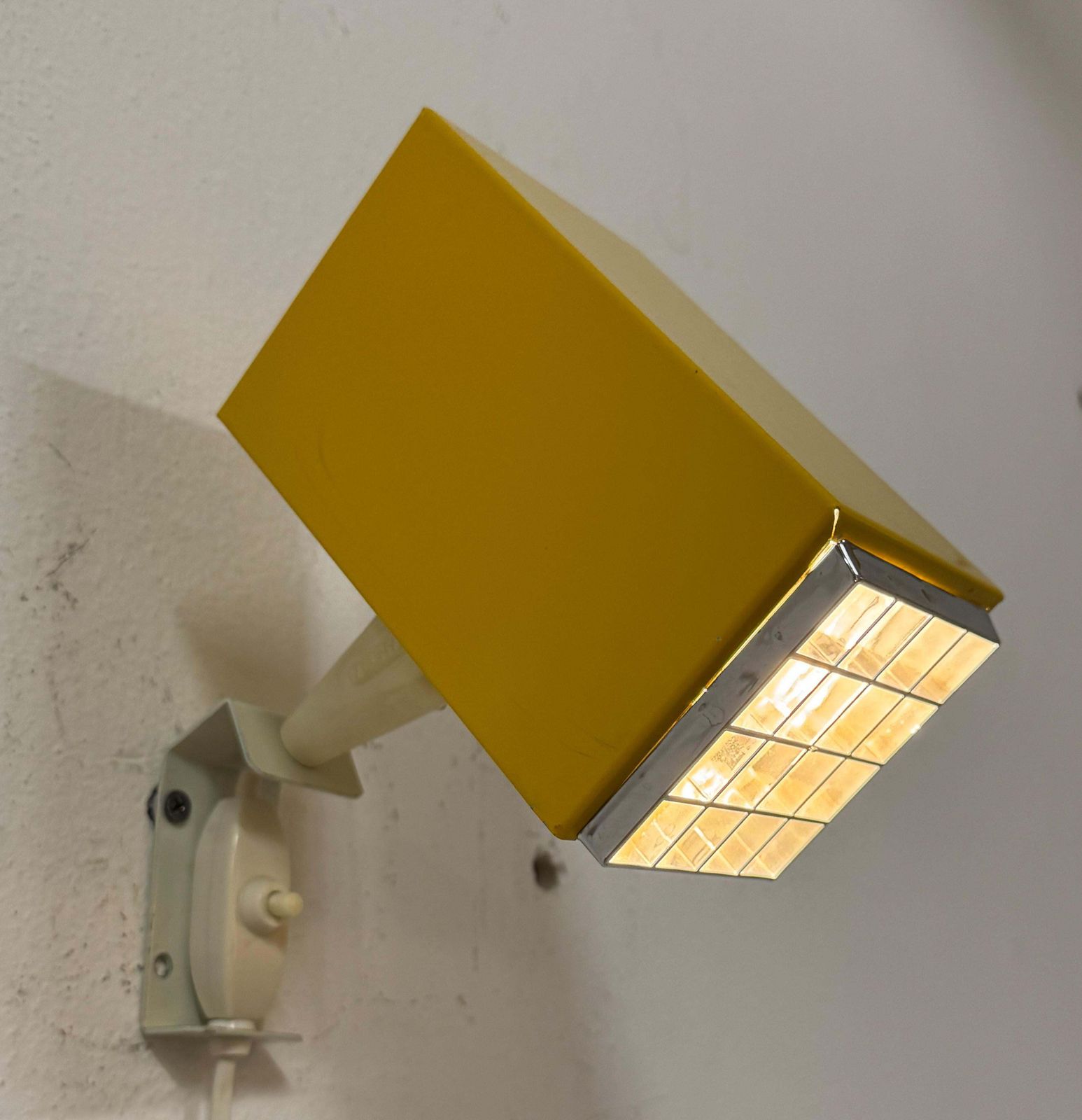 378.0 Hans Agne Jakobsson Wall Lamp "Kuben" Elidus, From The 1960s photo