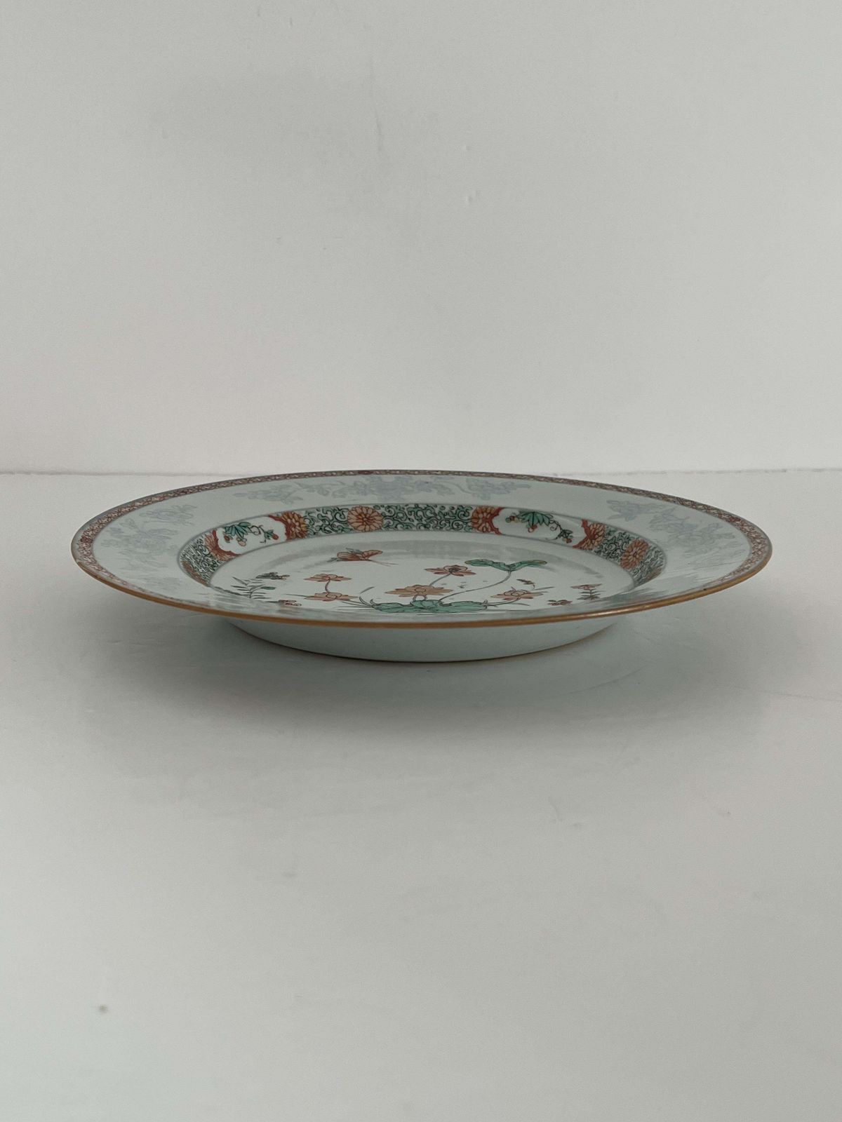 Chinees Kangxi Famille Verte bord, handgeschilderd porseleinen eendentafereel, ca. 1685 photo furniture