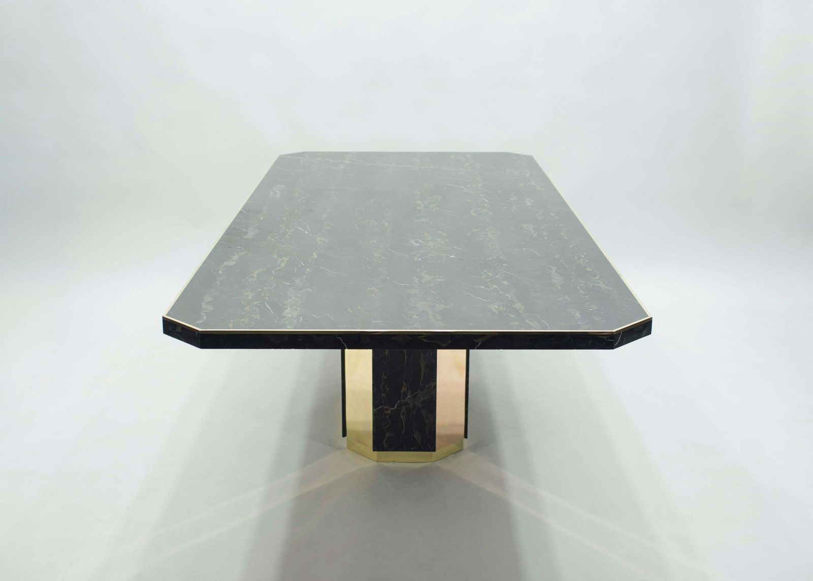 Table à manger J.C. Mahey pour Paco Rabanne en marbre Portoro noir et laiton, 1979 photo vintage
