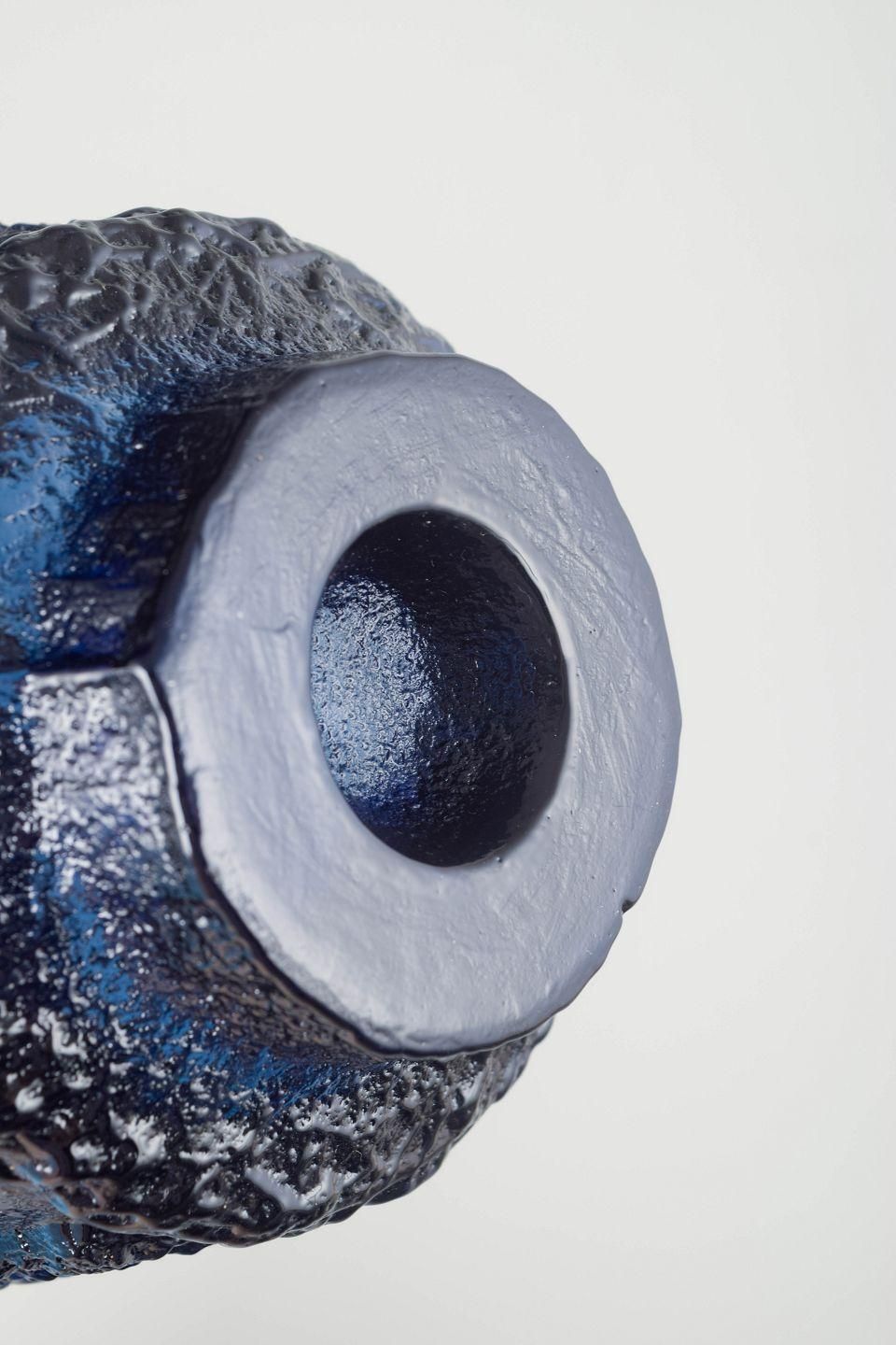 Göte Augustsson, Ruda Glasbruk. Drie kunstglazen vazen met ijstextuurreliëf. photo Woonaccessoires