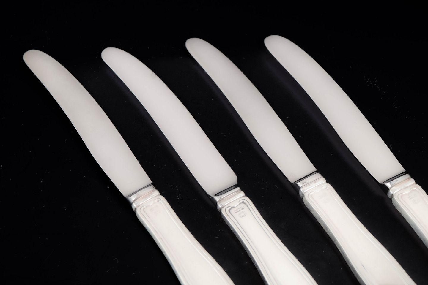 Georg Jensen. Set van vier fruitmessen in roestvrij staal en sterling zilver. photo furniture