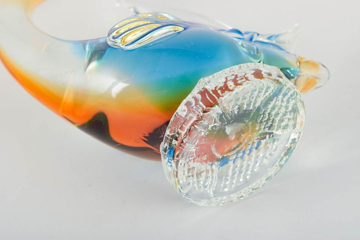 Murano, Italië. Kunstglassculptuur in de vorm van een springende vis. jaren 1960/70 photo Kunst