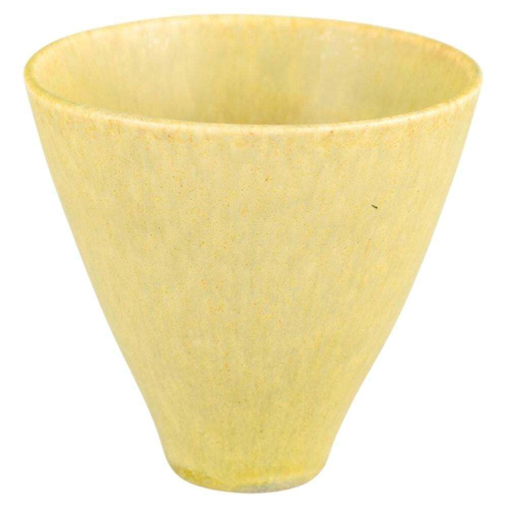 Vase miniature en grès, potier de studio scandinave, probablement Gustavsberg, années 1960.