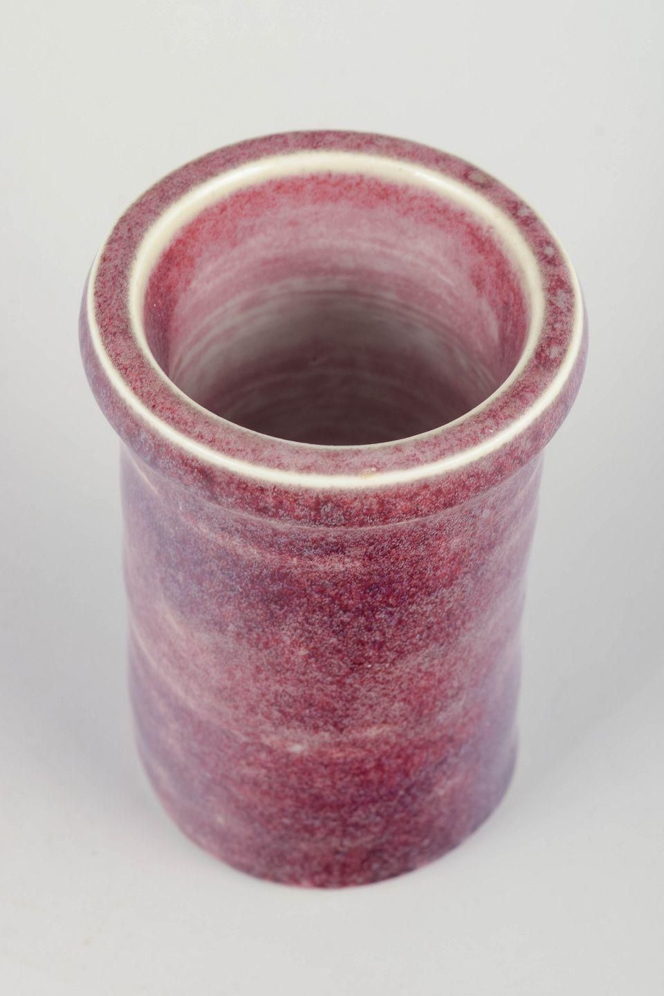 Gustavsberg Studio. Keramische vaas met experimenteel roze-paars testglazuur. photo furniture