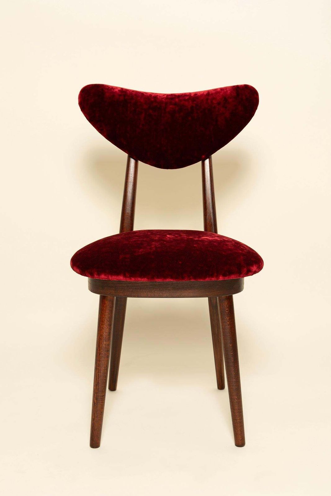 Twee mid-century fauteuils met hartvormige rugleuning, bekleed met Dedar-fluweel, Europa, ca. jaren 1960 photo vintage