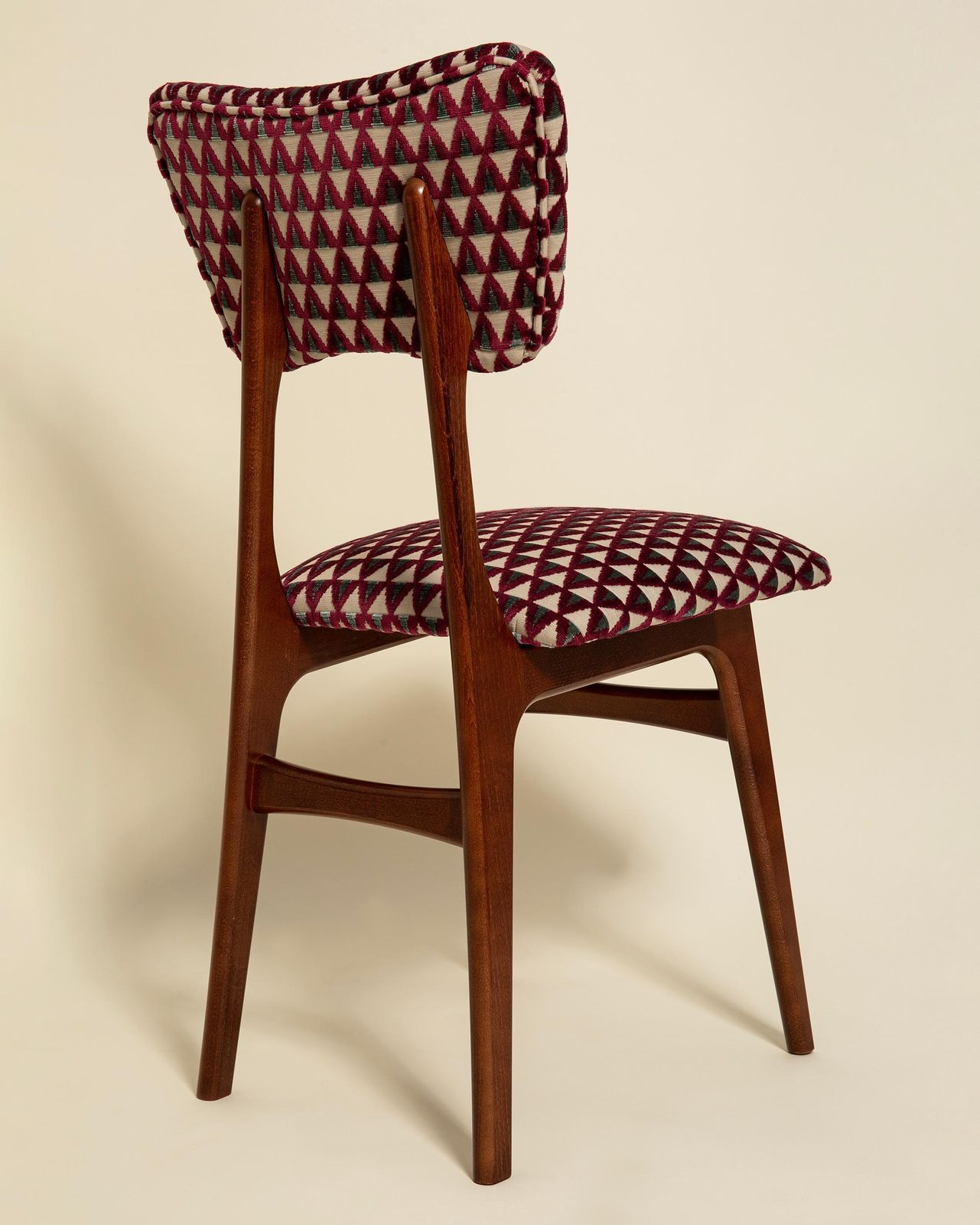 Set van zes Butterfly-stoelen, bordeauxrood fluweel Amuleto, Dedar, walnouthout, 1960 photo Meubels
