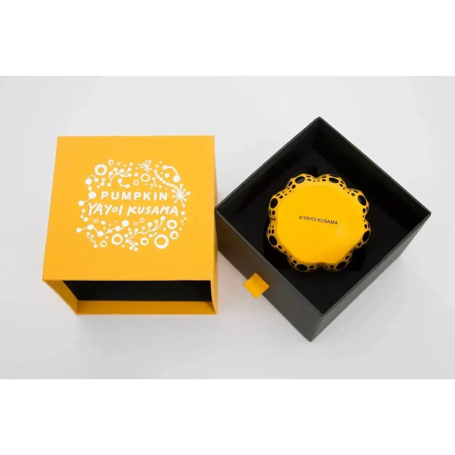 Mini citrouille en résine peinte à la main, édition limitée, Yayoi Kusama, jaune photo buy