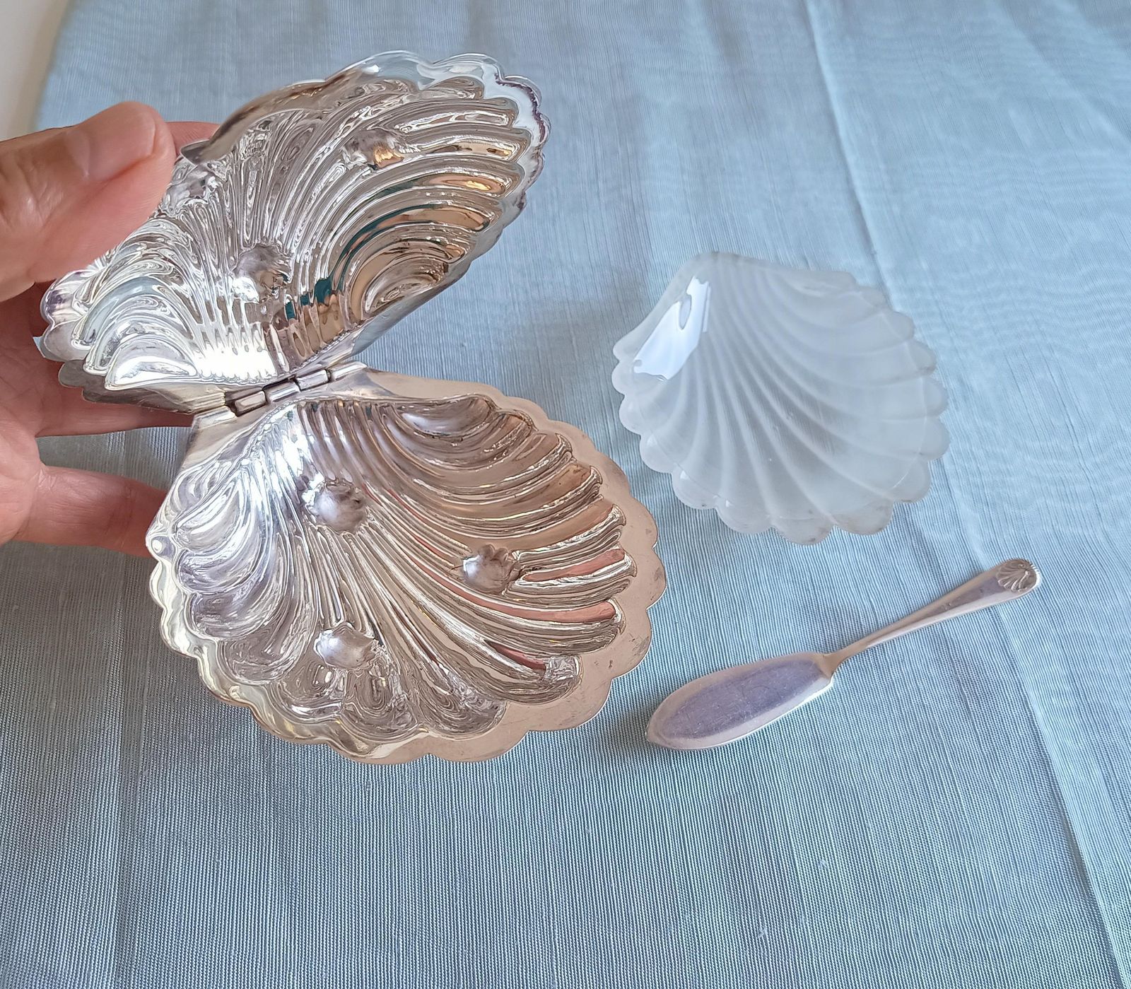 Vintage English Silver Plated Butter Oyster Shell Dish, Art Deco Frosted Glass Condiment Server photo 85.0