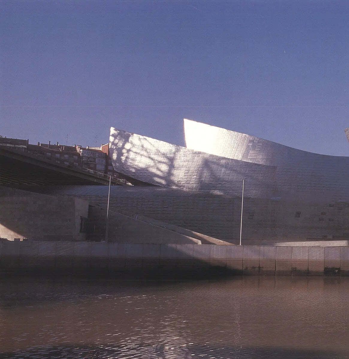 Affiche photographique architecturale Frank Gehry Guggenheim Bilbao 1997 photo for sale