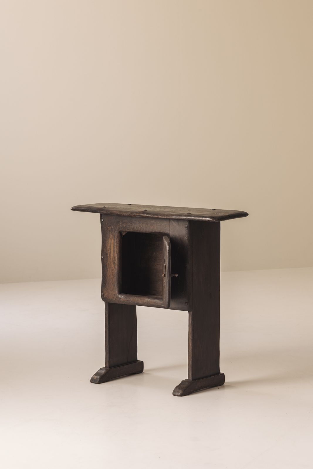 Frans rustiek kastje / bijzettafel, begin 20e eeuw photo 1600.0