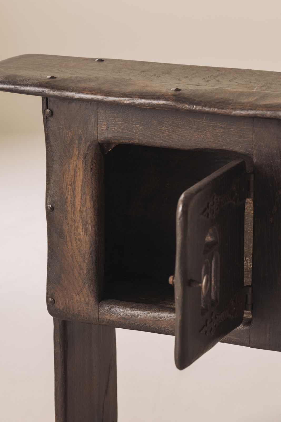 Frans rustiek kastje / bijzettafel, begin 20e eeuw photo buy