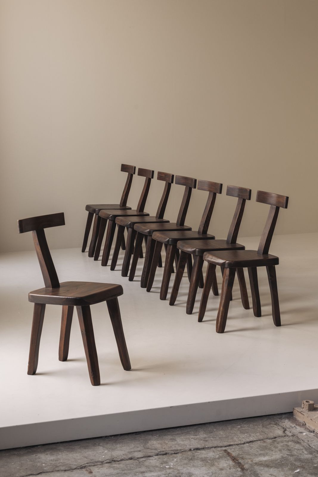 Large Set Of 8 Brutalist Wooden T Chairs By Aranjou, France 1960s. photo vintage