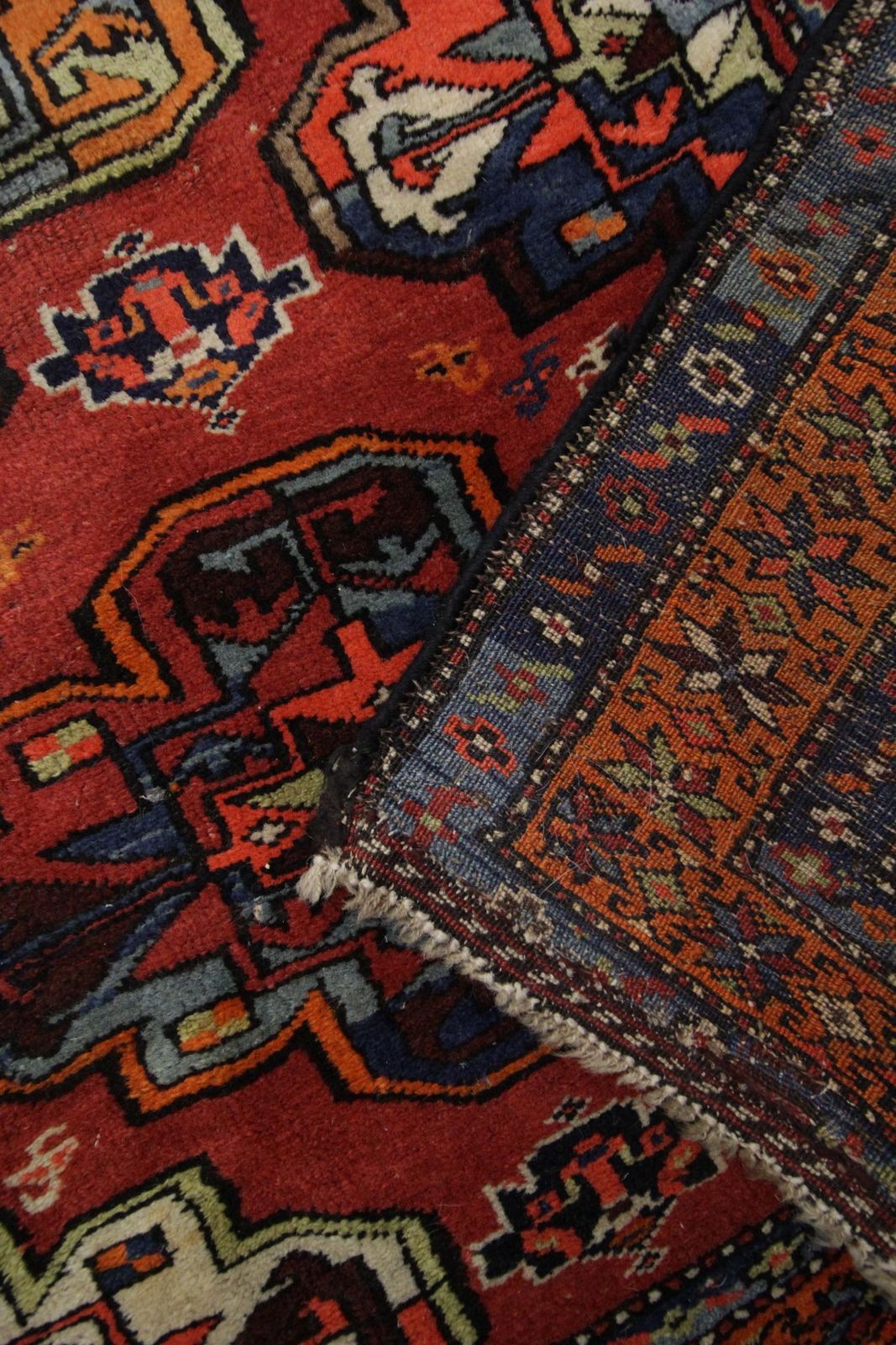 Antiek tapijt, Turkmeens oosters loperkleed, woonkamerloper photo for sale