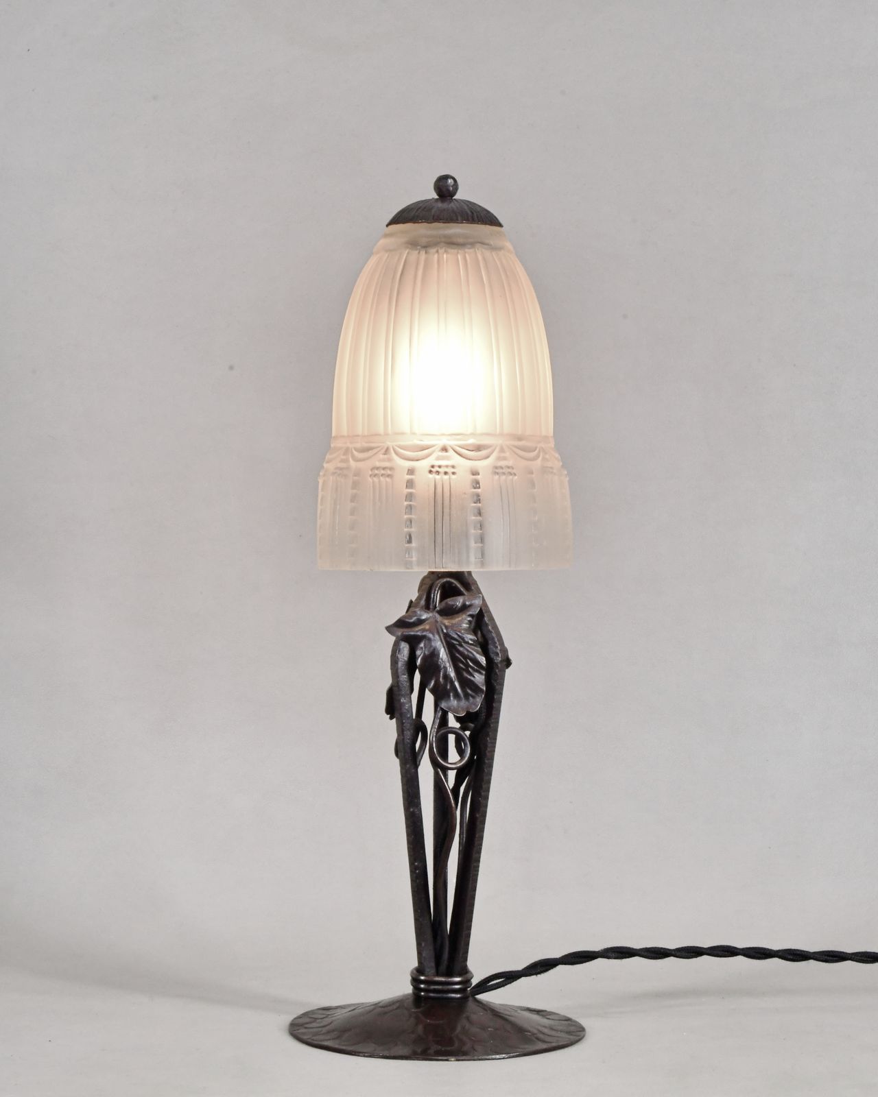 Franse art deco lamp ca. 1930 van Muller Freres en L. Varro photo for sale