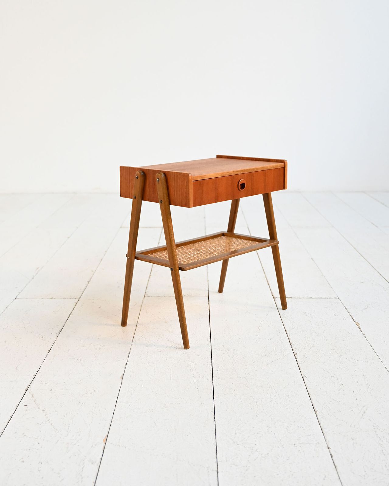 Scandinavisch teakhouten nachtkastje, ca. jaren 1950 photo for sale