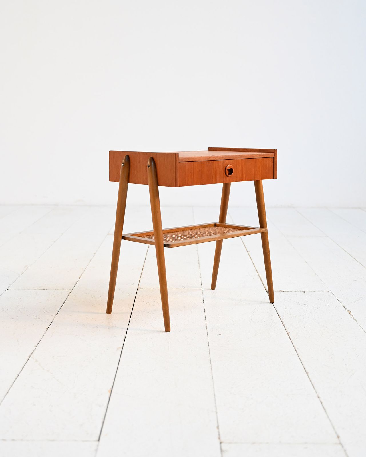 Scandinavisch teakhouten nachtkastje, ca. jaren 1950 photo for sale