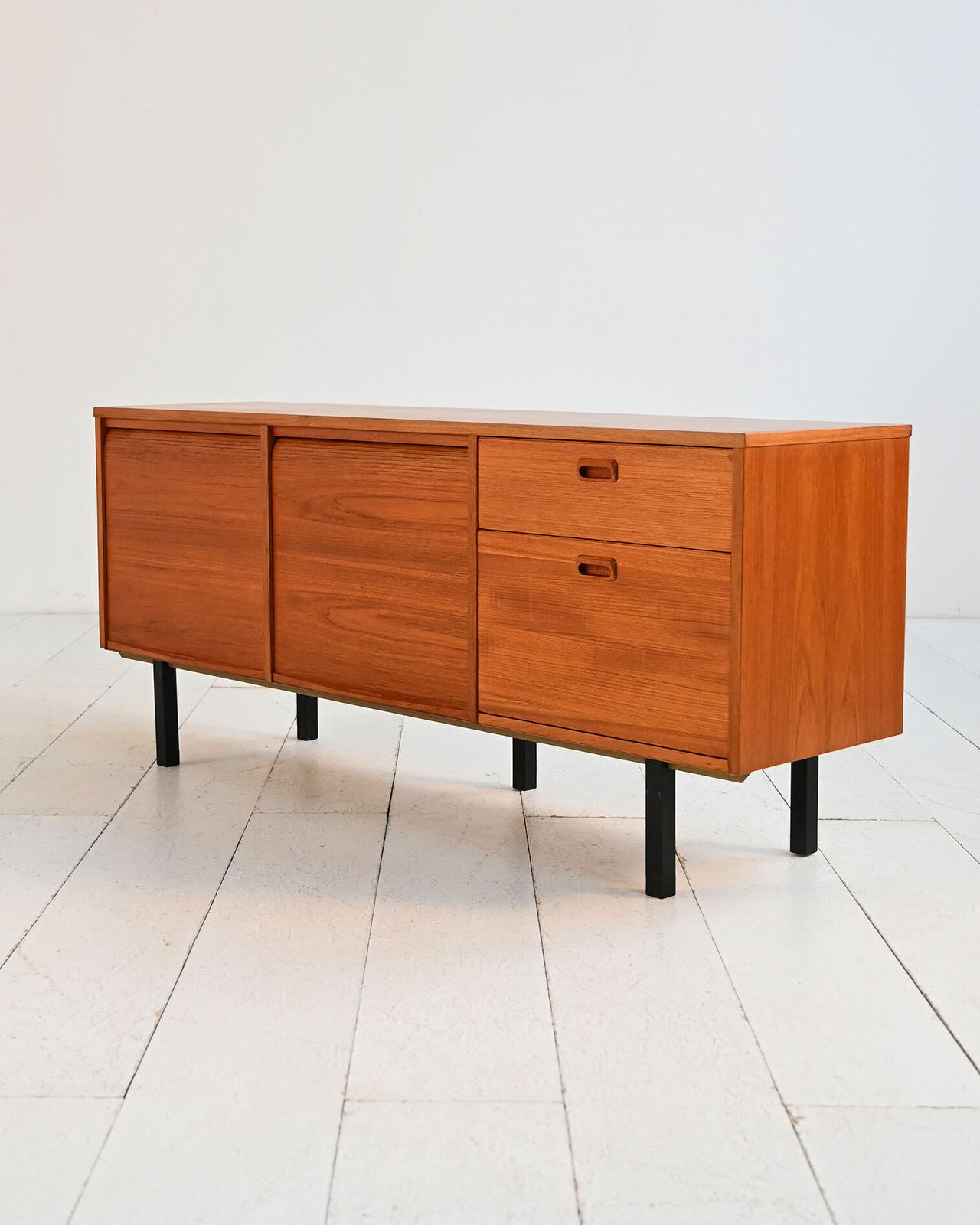 Scandinavisch teakhouten dressoir, jaren 1960 photo furniture