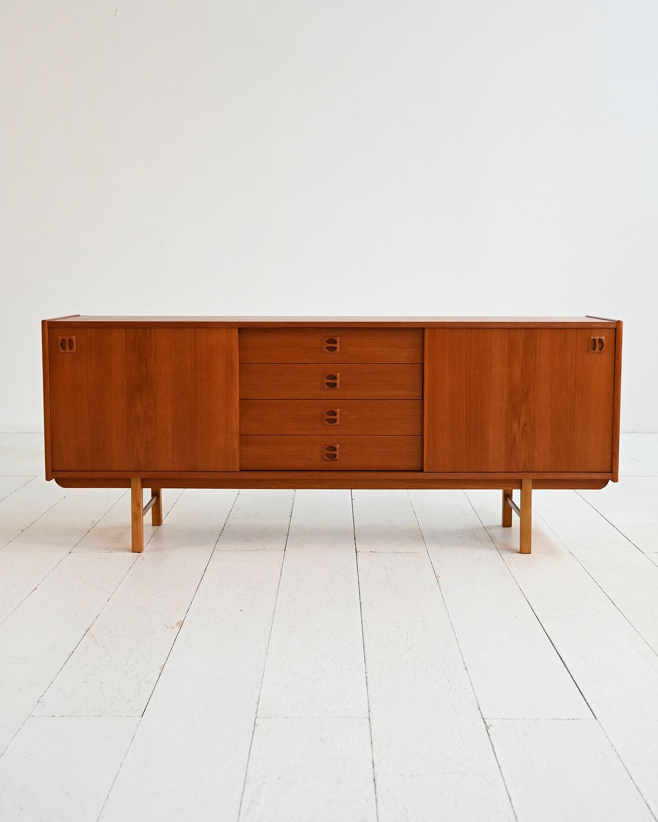 Scandinavisch teakhouten dressoir "Korsör" ca. jaren 1960