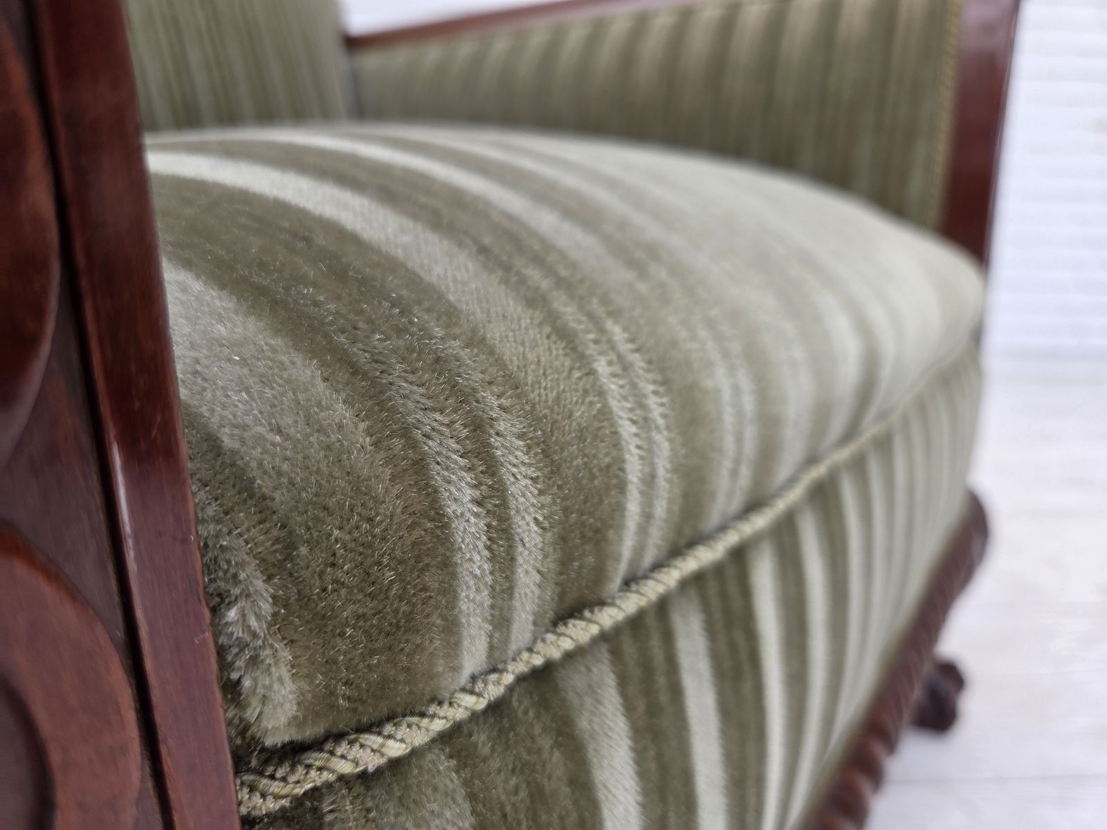 Ca. jaren 1950, Deense fauteuil, meubelvelours, teakhout. photo 995.0