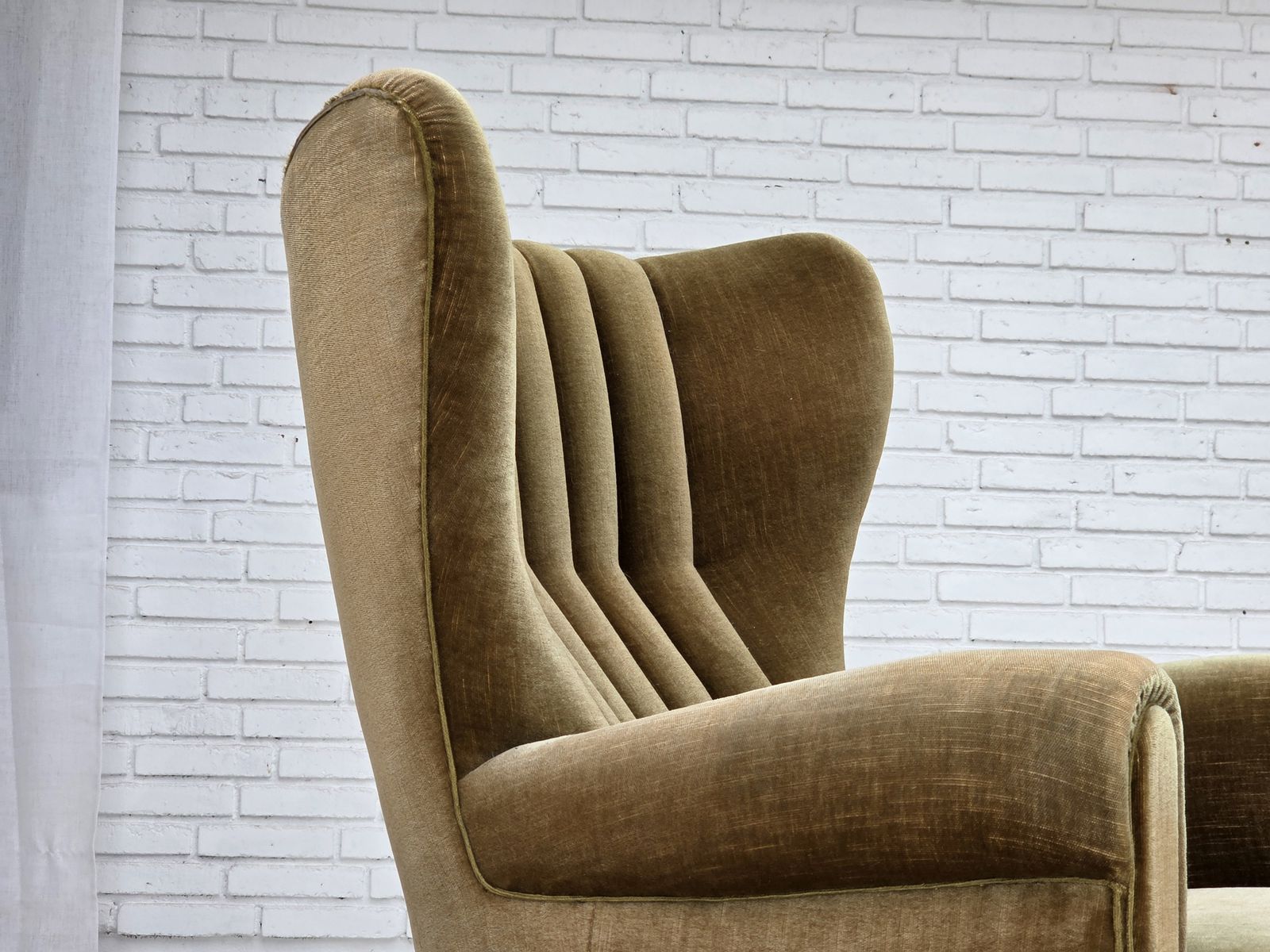 Ca. jaren 1960, Deense fauteuil met hoge rug, groen meubelvelours. photo 1790.0