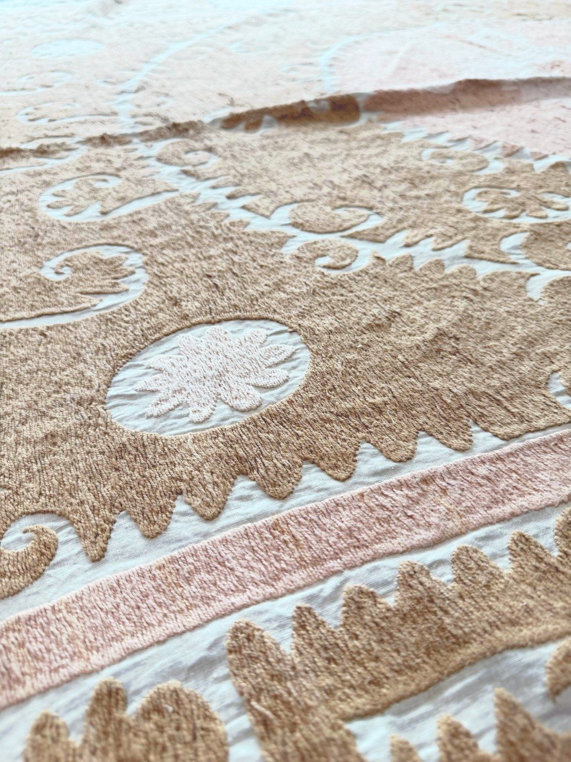 Decoratief Suzani Tafelkleed uit Oezbekistan 130 x 170 cm photo vinterior