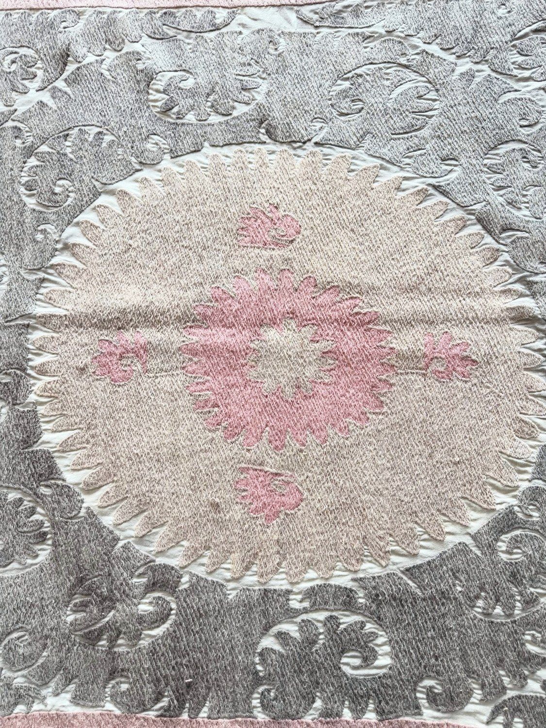 Boho Oezbeekse Suzani Wandtapijt 132 x 143 cm photo furniture