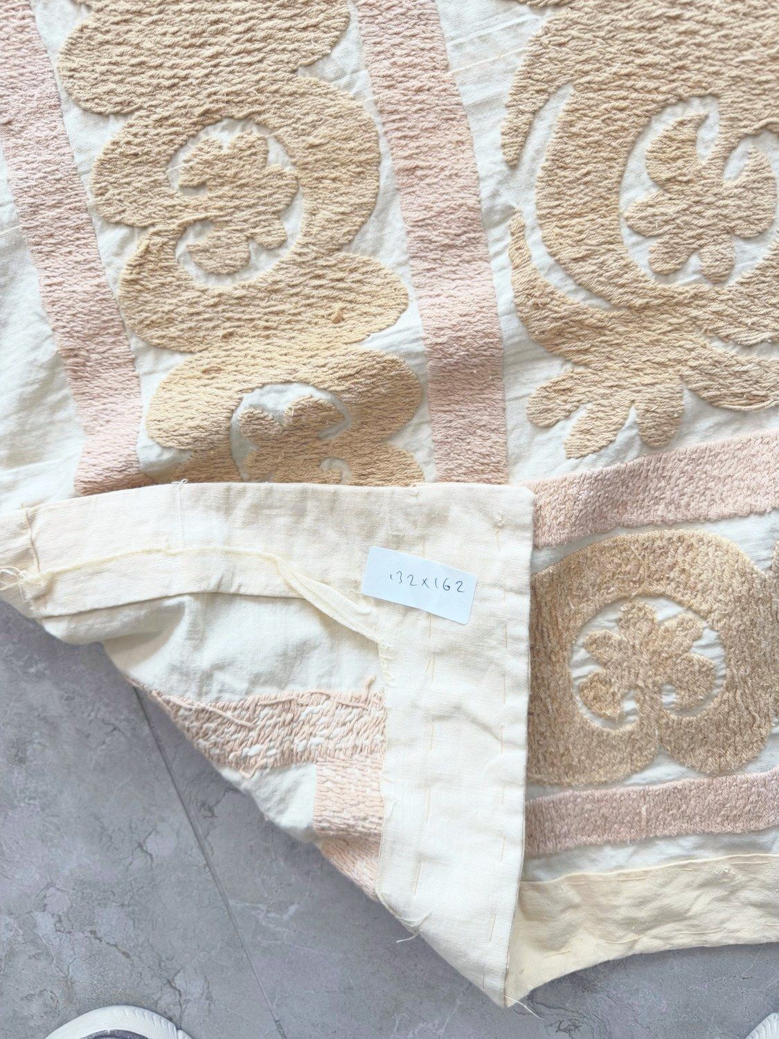Suzani mural vintage, broderie main, 132 x 162 cm photo vintage