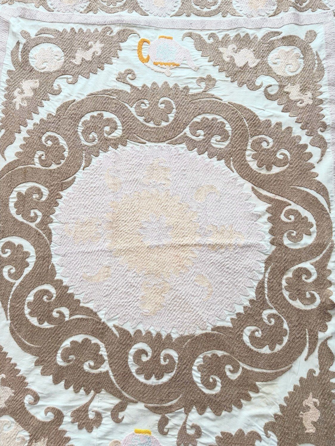 Nappe suzani d'Asie centrale, textile brodé vintage, 134 x 167 cm photo furniture