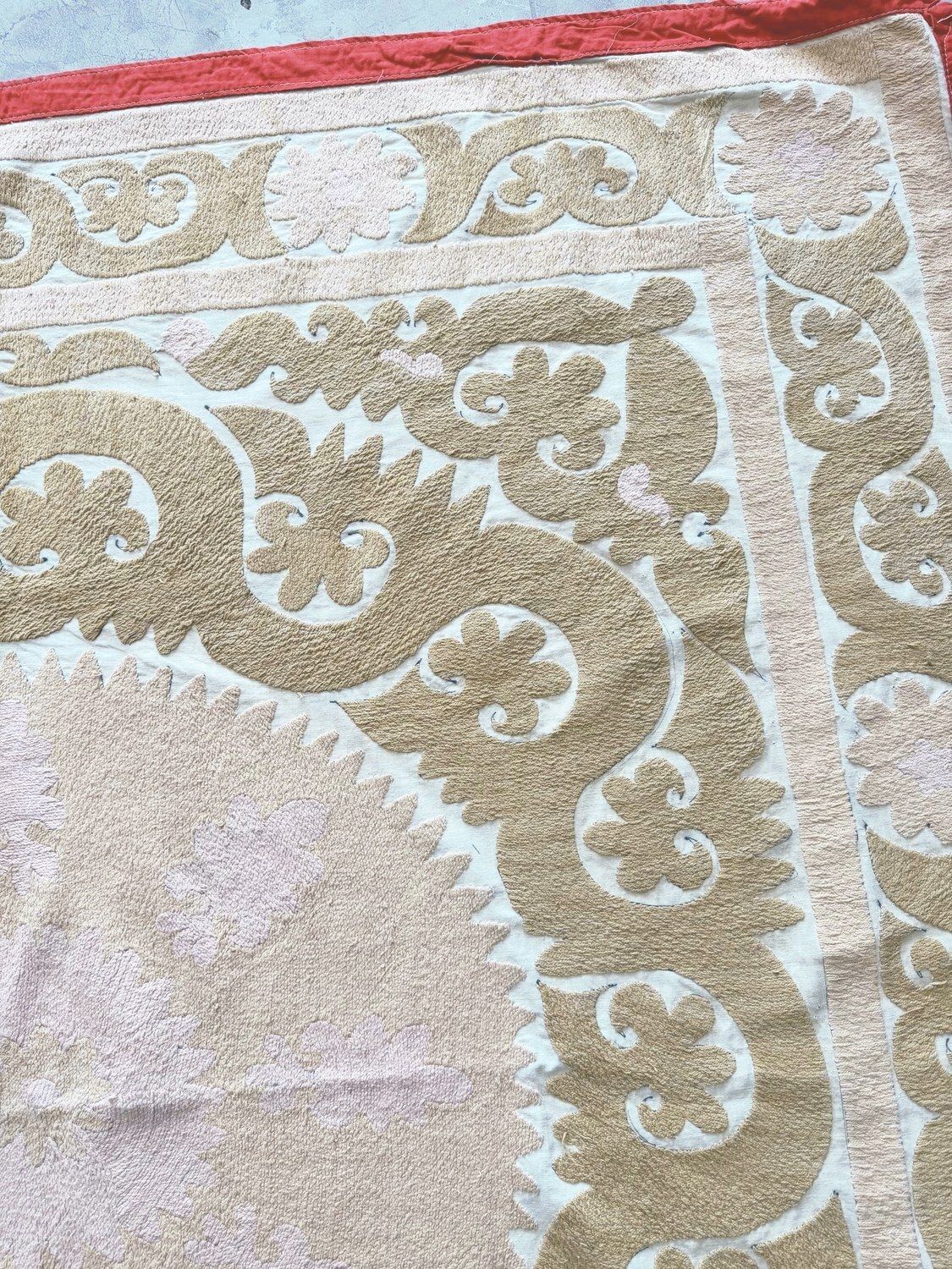 Suzani Tafelkleed, Neutraal Beige Oezbeeks Tafelkleed 135 x 137 cm photo buy