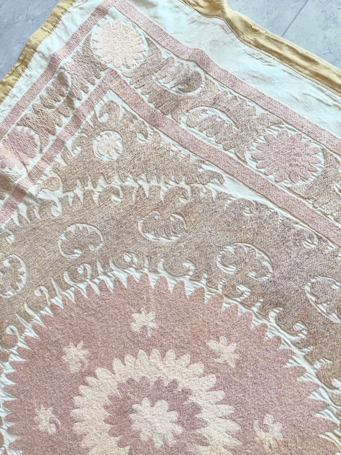 Textile tribal Suzani, broderie vintage 135 x 144 cm photo buy