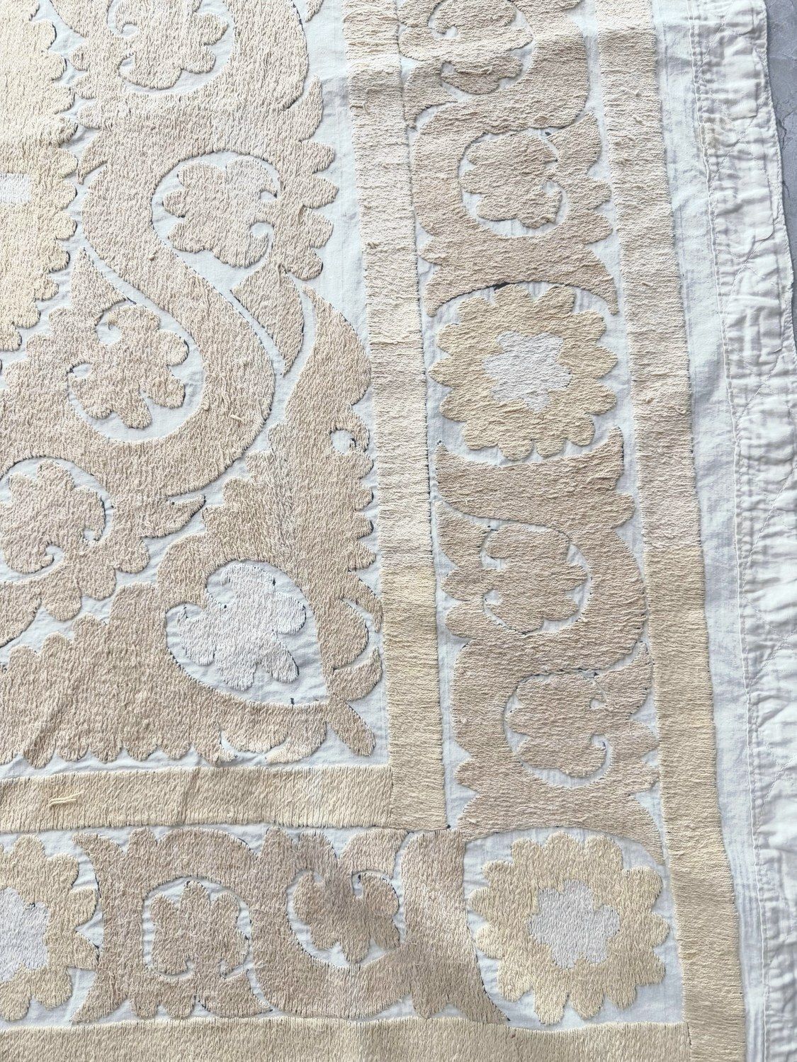 Nappe suzani de Samarkand, textile des années 1970, 138 x 143 cm photo for sale