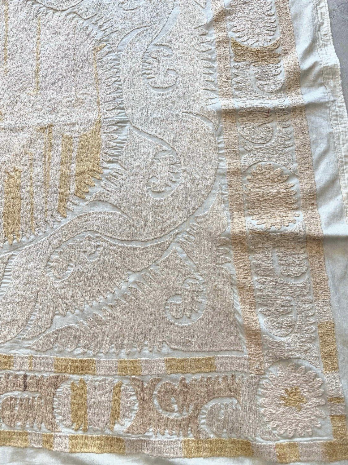 Neutrale Beige Centraal-Aziatische Suzani Wandkleed 144 x 147 cm photo for sale