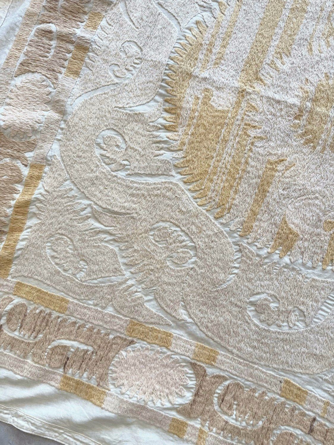 Neutrale Beige Centraal-Aziatische Suzani Wandkleed 144 x 147 cm photo Textiel