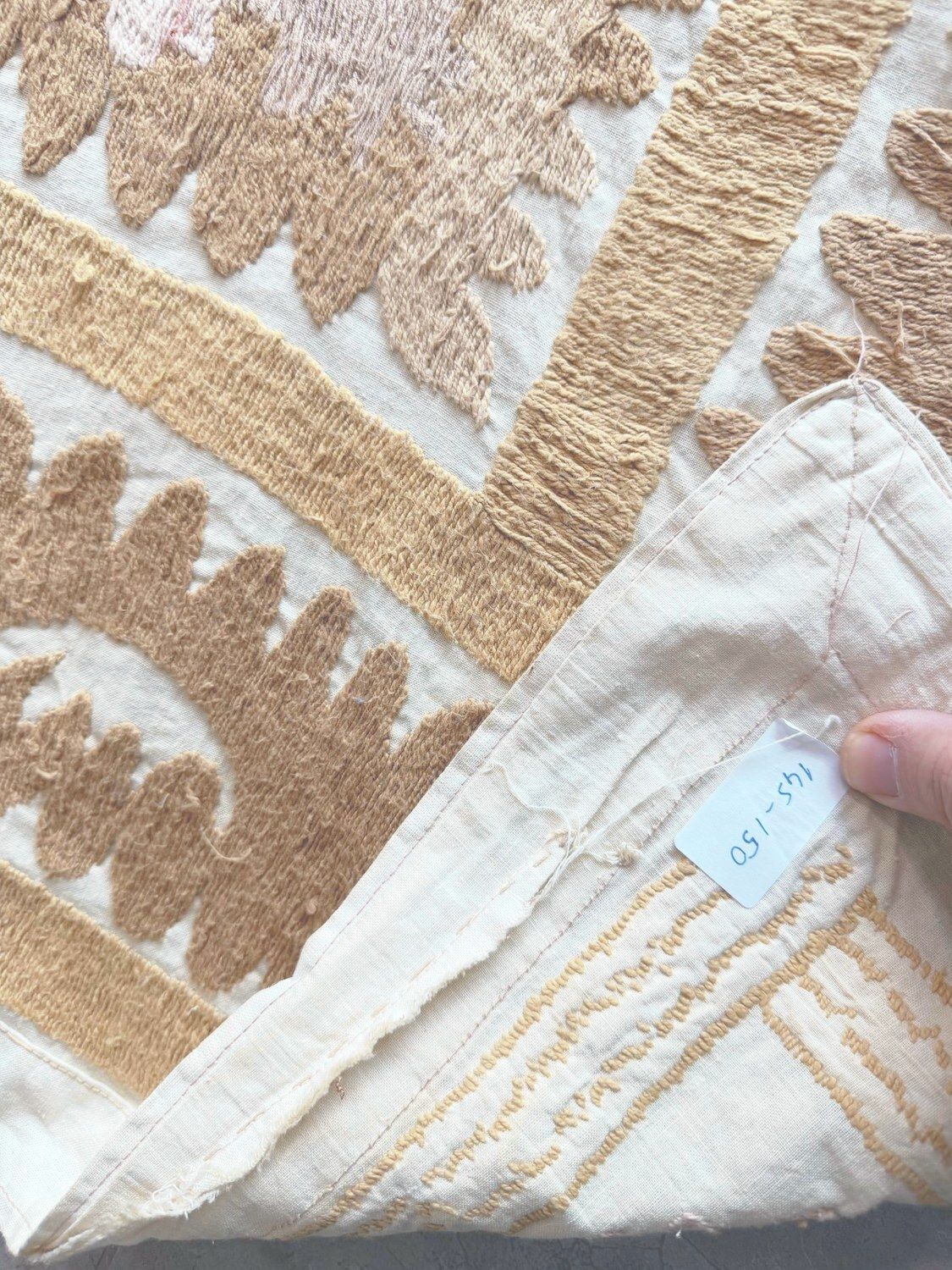 photo for sale Suzani uit Bukhara, jaren 1970, neutraal beige - 145 x 150 cm