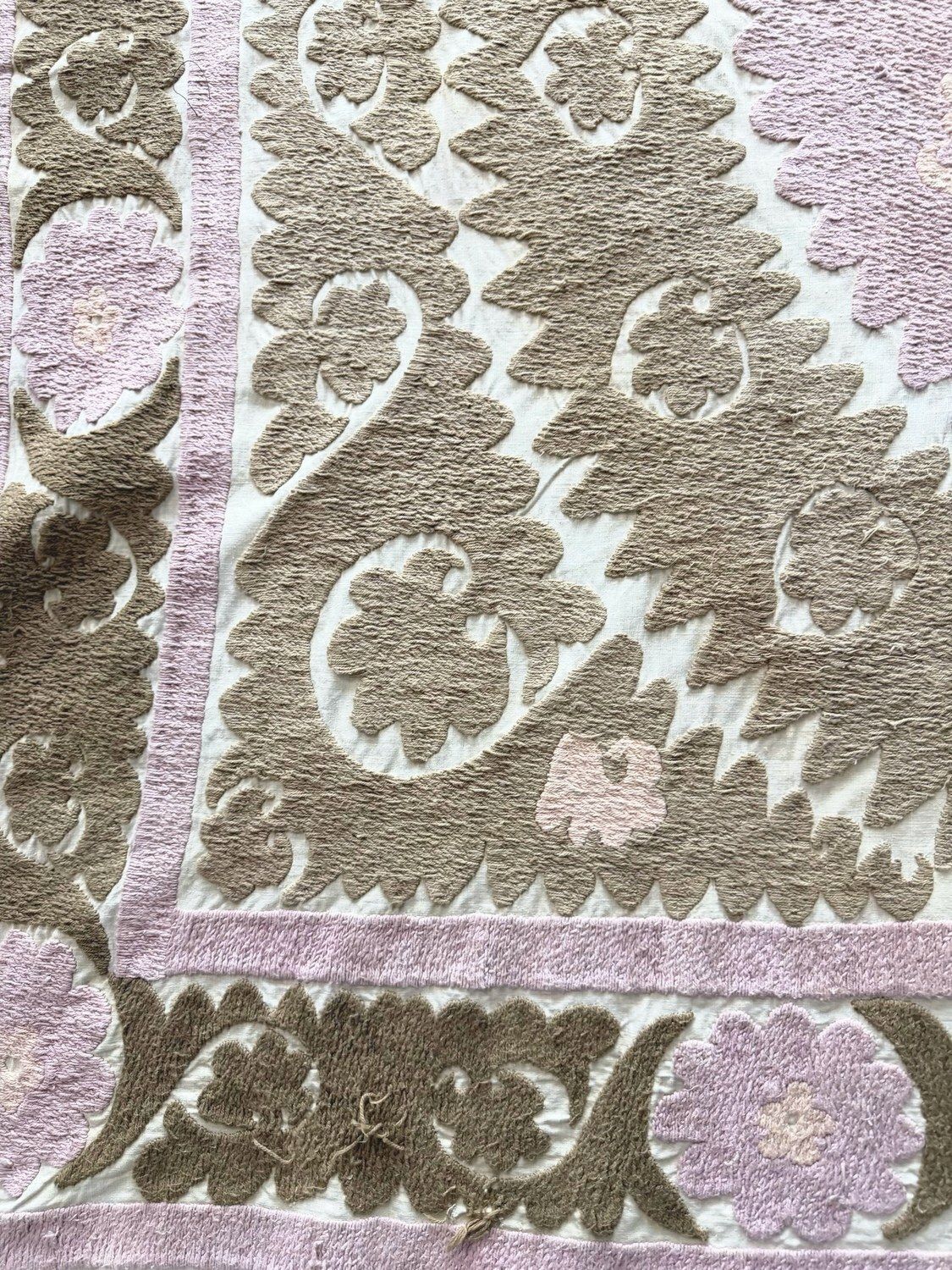 Met de hand geborduurd suzani wanddecoratie in neutrale beige tinten 145 x 159 cm photo Textiel