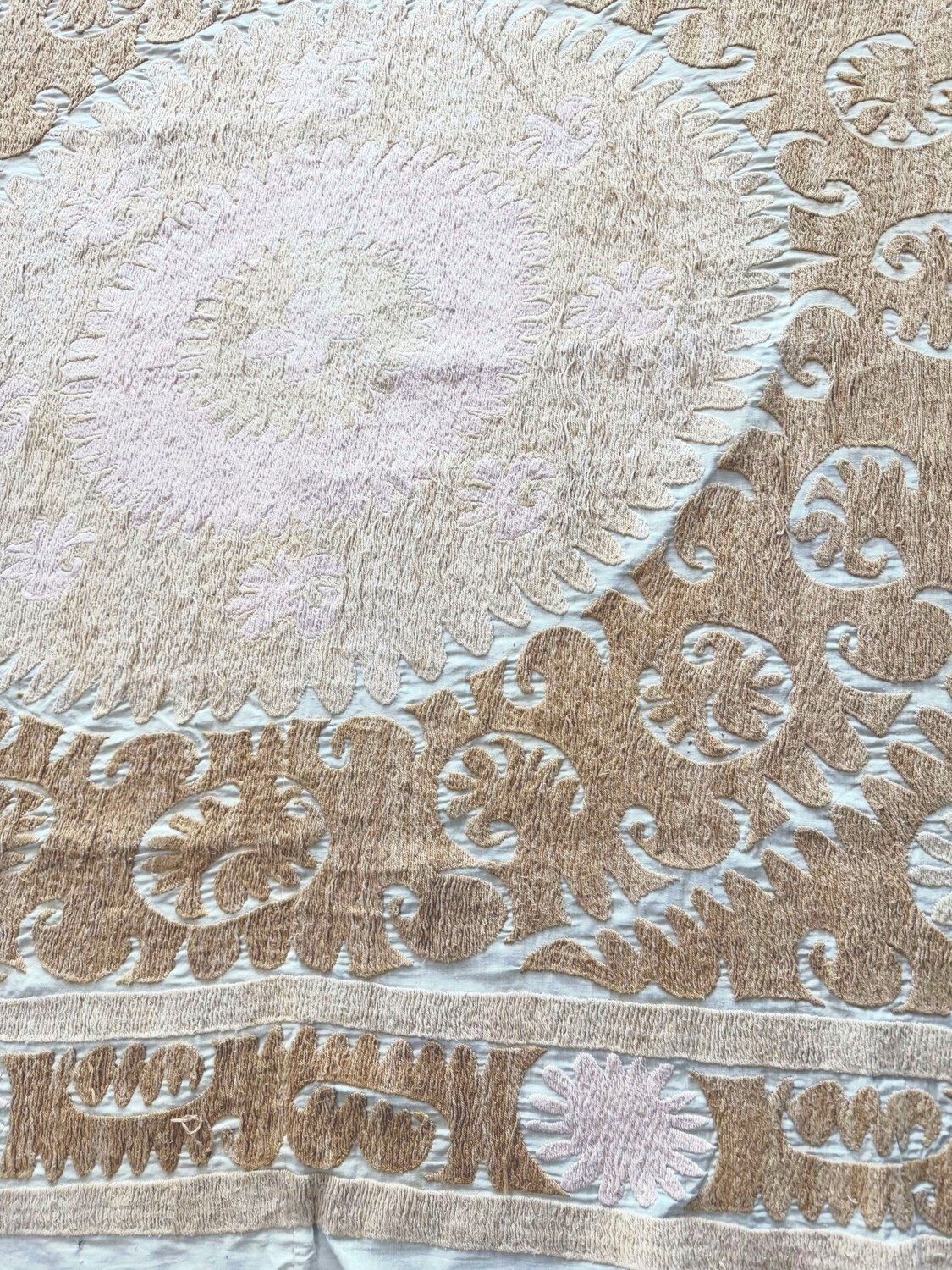 Nappe suzani d'Asie centrale, textile mid-century, 150 x 156 cm photo buy
