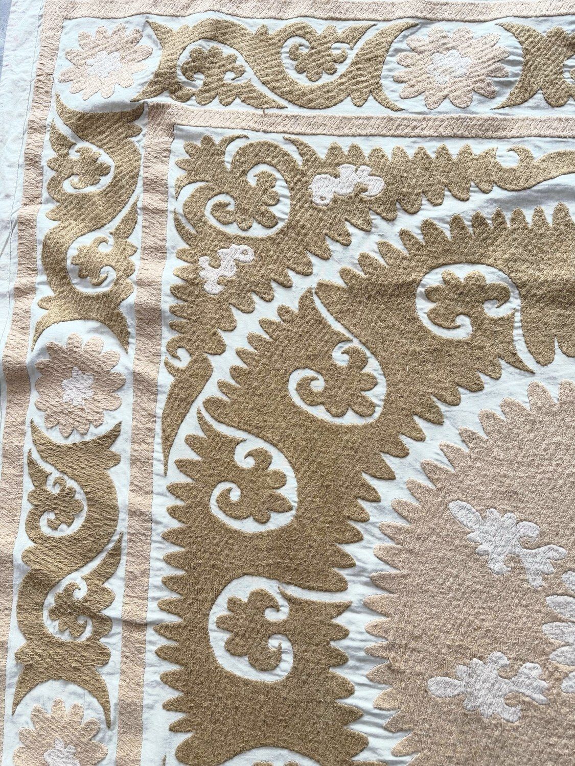 Suzani décoratif mural, nappe ouzbèke ton neutre beige, 152 x 152 cm photo 330.0
