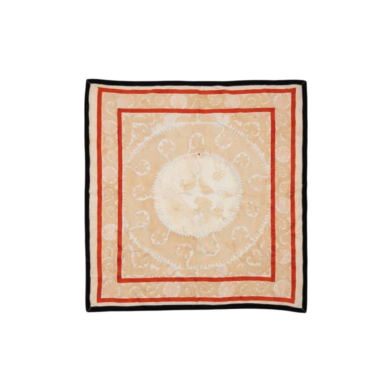 Met de hand geborduurd suzani wandkleed in neutrale beige tinten 152 x 154 cm