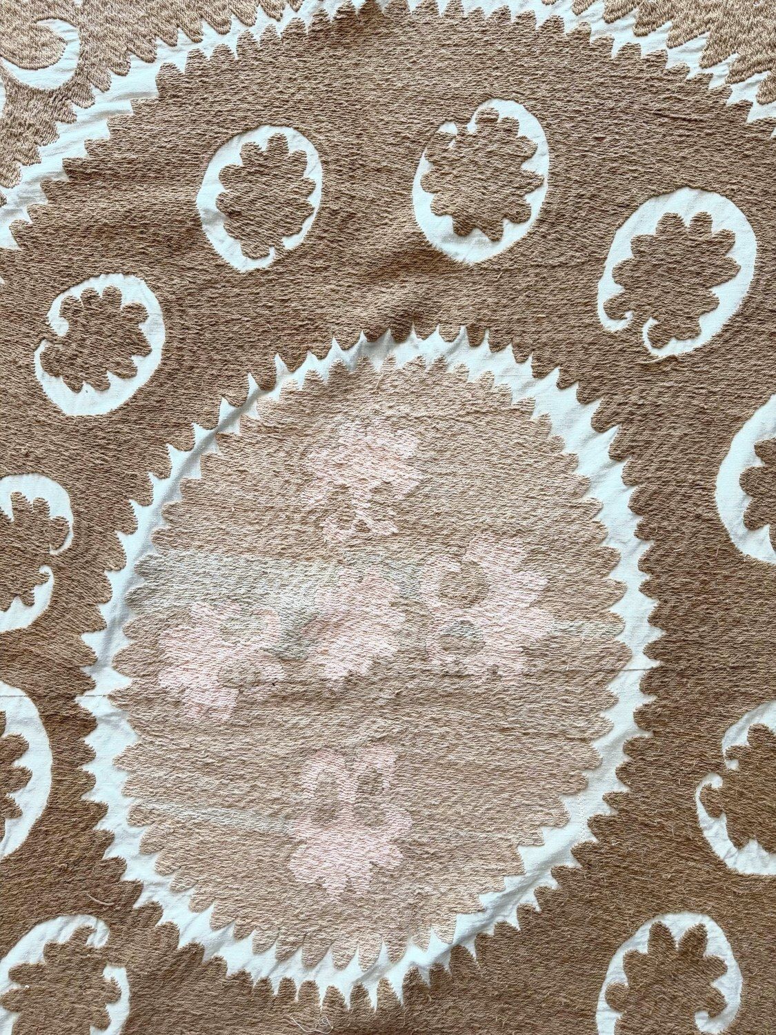 Suzani wandtapijt, neutraal beige Oezbeeks tafelkleed 153 x 154 cm photo buy